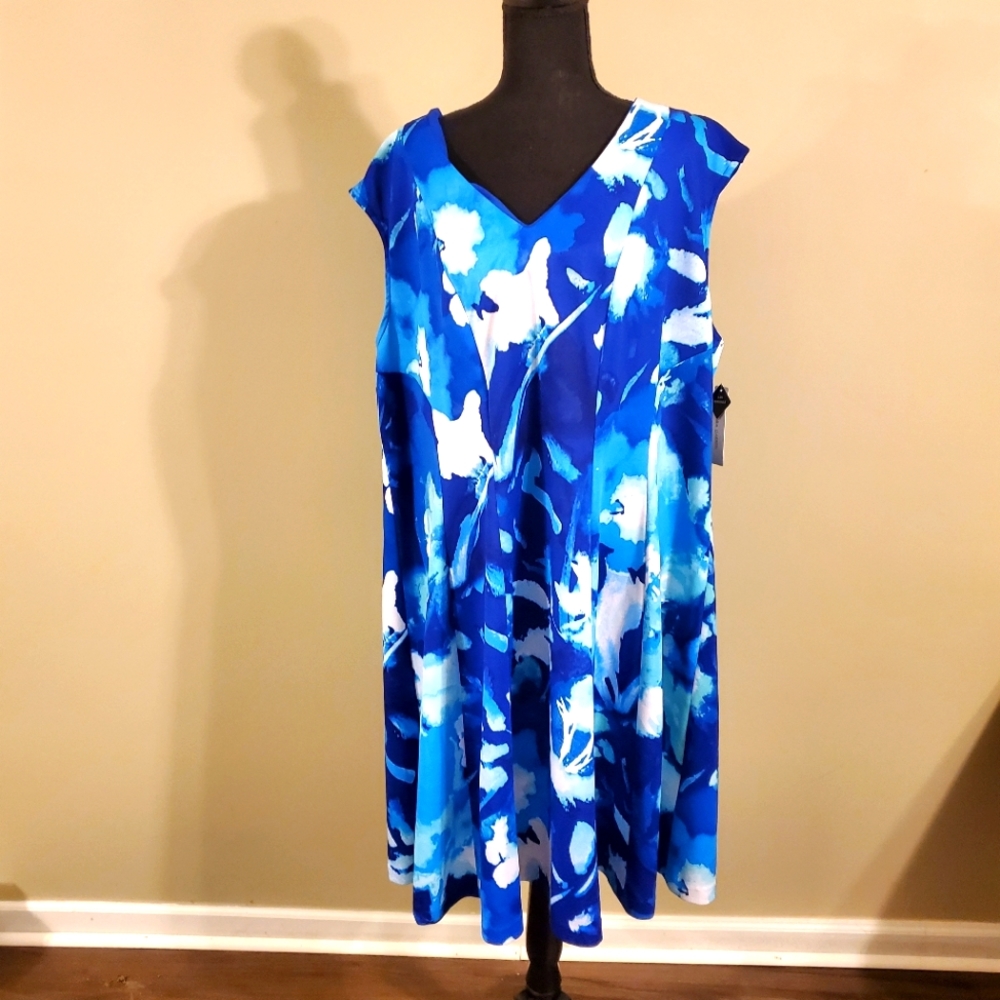 WOMEN PLUS SZ FLARE DRESS. SZ 24W. BLUE WHITE.